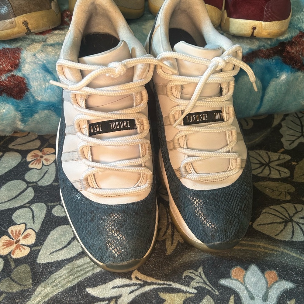 Air Jordan 11 Retro Low Snakeskin Navy
